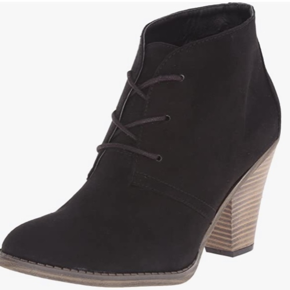 Mia Shawna black faux suede tie ankle booties 8.5